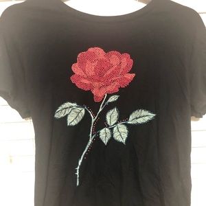 Black t-shirt with a red rose 🌹. Classic crew Aeropostale brand. Size XL